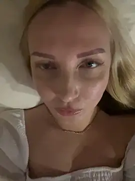 Snapshot of Aleksandrakis chatting on October 17, 2025, 12:29 pm Aleksandrakis online show from October 17, 2025, 12:29 pm