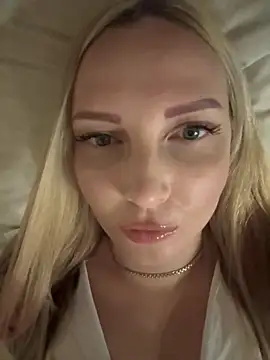 Snapshot of Aleksandrakis chatting on October 5, 2025, 7:37 pm Aleksandrakis online show from October 5, 2025, 7:37 pm