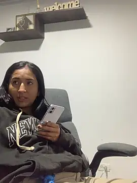 luna asss online show from February 13, 2025, 8:34 pm