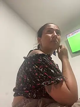 luna asss online show from May 7, 2026, 1:43 am