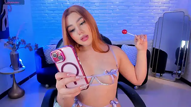 SamanthaKlein  online show from January 15, 2025, 3:33 am