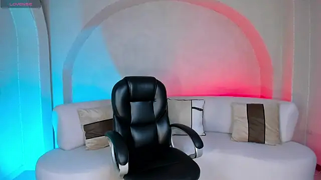 Snapshot of SamanthaKlein_ chatting on October 29, 2025, 4:00 am SamanthaKlein  online show from October 29, 2025, 4:00 am