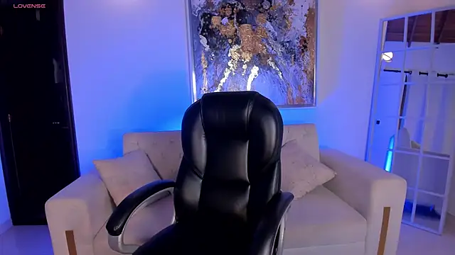 SamanthaKlein  online show from February 8, 2025, 4:14 am