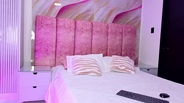 Snapshot of kendal_rossi chatting on February 14, 2026, 12:05 pm kendal rossi online show from February 14, 2026, 12:05 pm