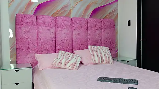 Snapshot of kendal_rossi chatting on February 18, 2026, 12:01 pm kendal rossi online show from February 18, 2026, 12:01 pm