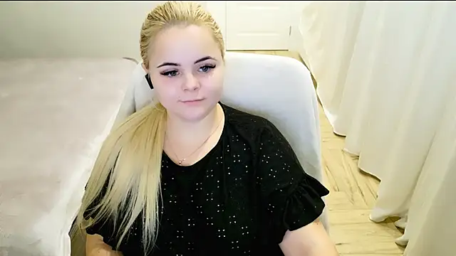 lovely-eyes online show from January 30, 2025, 4:27 am