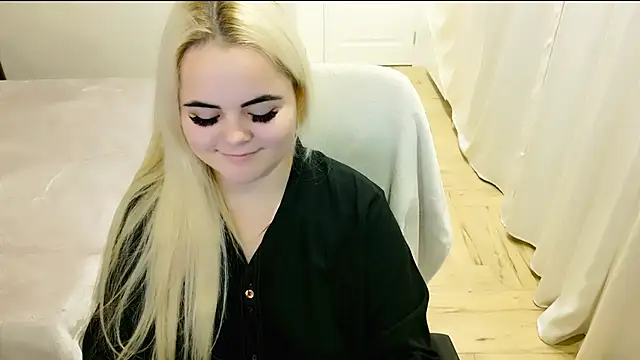 lovely-eyes online show from February 13, 2025, 8:03 pm
