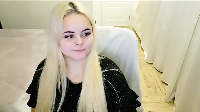 lovely-eyes online show from January 11, 2025, 3:23 am