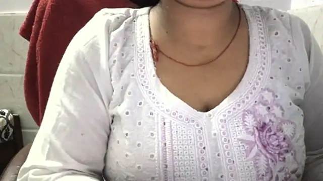 Snapshot of Gulaboo_bhabi chatting on April 18, 2026, 7:07 pm Gulaboo bhabi online show from April 18, 2026, 7:07 pm