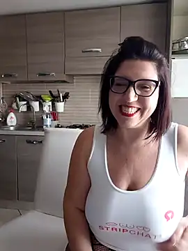 Snapshot of carolyne2023 chatting on January 17, 2026, 8:29 am carolyne2023 online show from January 17, 2026, 8:29 am