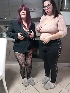 carolyne2023 online show from November 25, 2025, 8:47 am