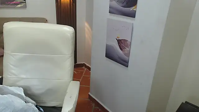 xlunna online show from November 8, 2025, 8:12 pm