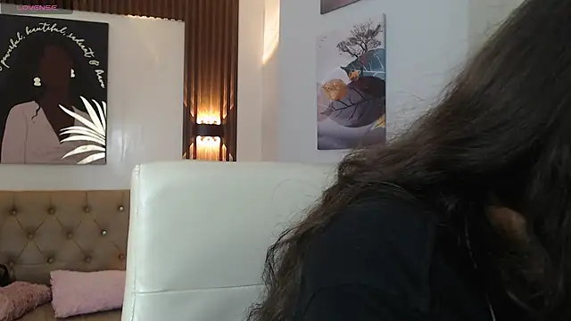 xlunna online show from September 17, 2025, 7:38 pm