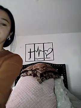 Snapshot of EimyParker_ chatting on September 28, 2025, 2:13 pm EimyParker  online show from September 28, 2025, 2:13 pm