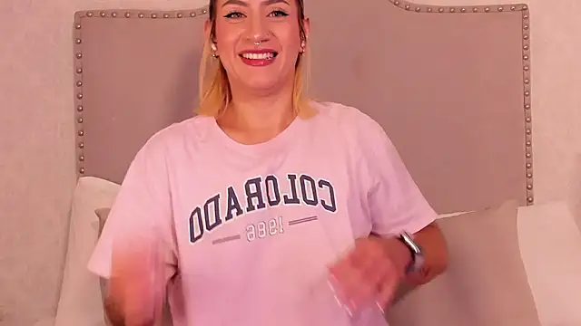 Snapshot of Emily_robertss chatting on September 18, 2025, 3:31 am Emily robertss online show from September 18, 2025, 3:31 am