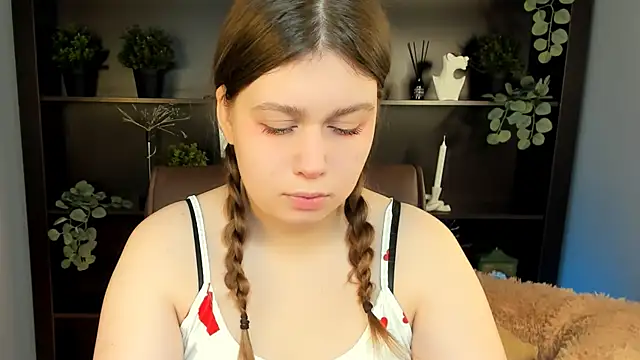 FioraMarmoris online show from November 24, 2025, 7:08 am