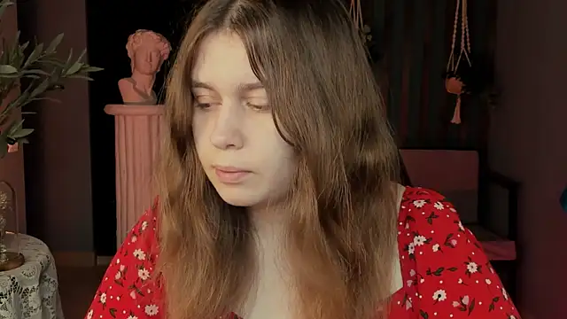 FioraMarmoris online show from November 4, 2025, 5:22 am