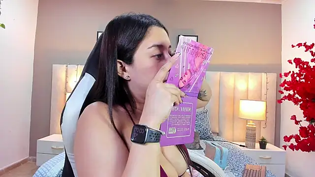 Snapshot of sara_parker069 chatting on October 10, 2025, 1:45 pm sara parker069 online show from October 10, 2025, 1:45 pm