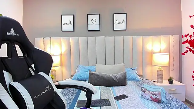 Snapshot of sara_parker069 chatting on October 7, 2025, 9:43 am sara parker069 online show from October 7, 2025, 9:43 am