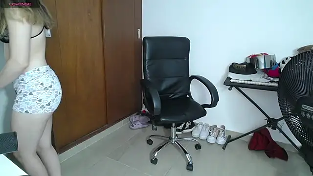 Snapshot of venelope1 chatting on February 9, 2025, 1:33 am venelope1 online show from February 9, 2025, 1:33 am