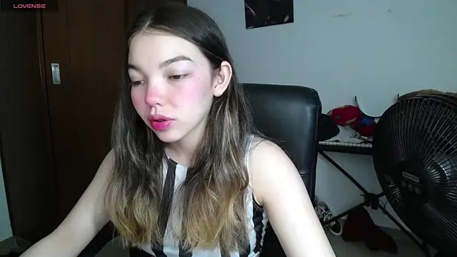 Snapshot of venelope1 chatting on February 13, 2025, 2:34 am venelope1 online show from February 13, 2025, 2:34 am