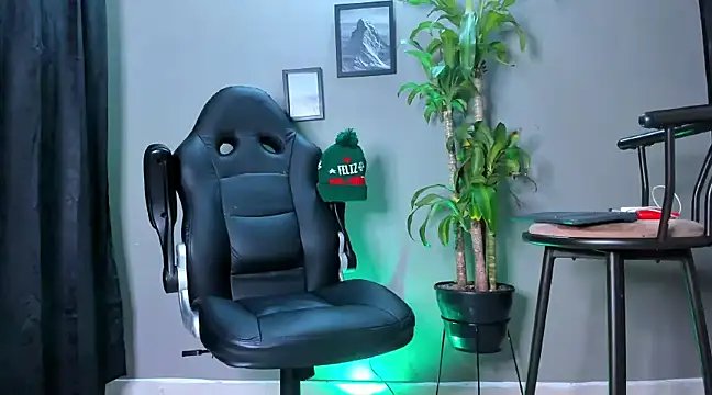 Damian 022 online show from December 5, 2024, 6:28 pm