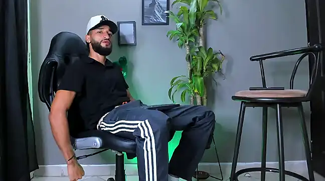 Damian 022 online show from December 4, 2024, 2:20 pm