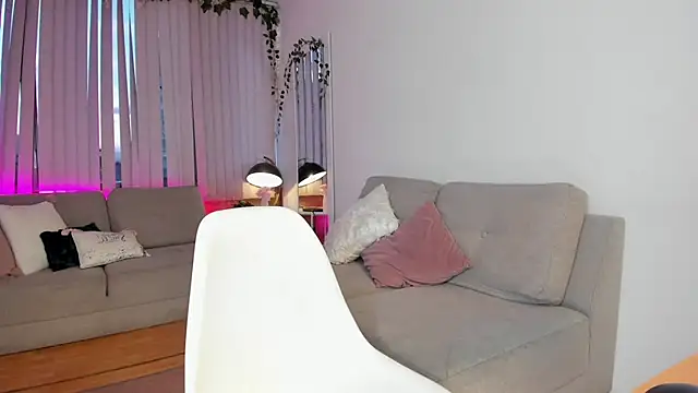 Bella ev online show from February 21, 2025, 10:37 pm