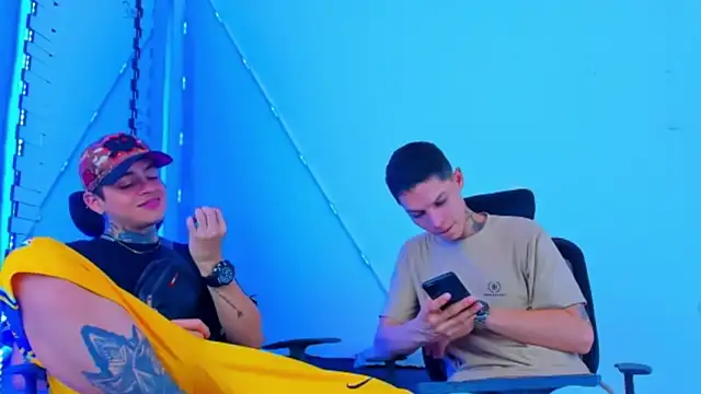 Snapshot of HOT_boy2025 chatting on October 21, 2025, 1:27 am HOT boy2025 online show from October 21, 2025, 1:27 am