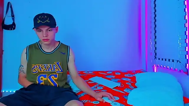 HOT boy2025 online show from December 17, 2024, 11:05 pm