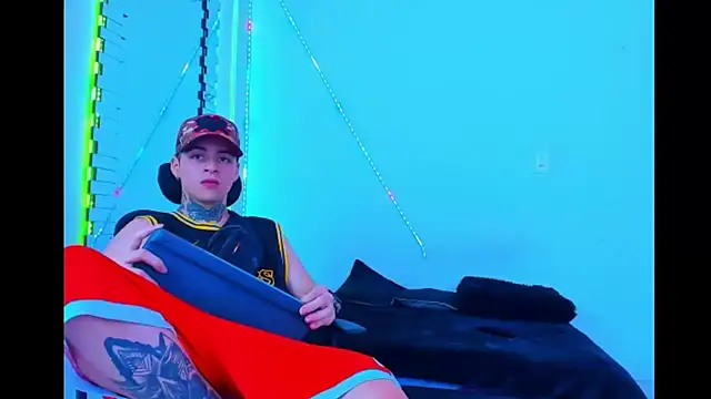 Snapshot of HOT_boy2025 chatting on September 23, 2025, 5:58 am HOT boy2025 online show from September 23, 2025, 5:58 am