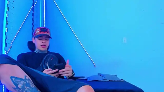 Snapshot of HOT_boy2025 chatting on October 22, 2025, 1:38 am HOT boy2025 online show from October 22, 2025, 1:38 am