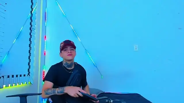 Snapshot of HOT_boy2025 chatting on September 27, 2025, 11:33 pm HOT boy2025 online show from September 27, 2025, 11:33 pm