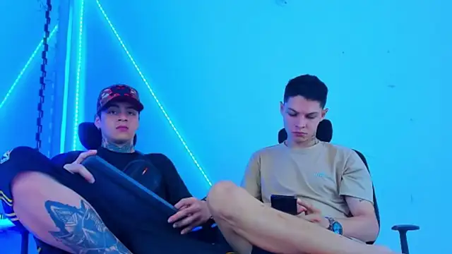 Snapshot of HOT_boy2025 chatting on October 14, 2025, 12:00 am HOT boy2025 online show from October 14, 2025, 12:00 am