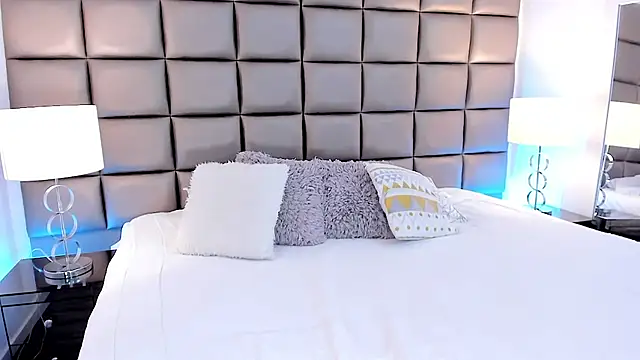 Snapshot of AnnyHizzle chatting on March 4, 2025, 9:43 pm AnnyHizzle online show from March 4, 2025, 9:43 pm