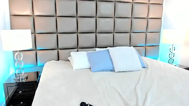 Snapshot of AnnyHizzle chatting on March 18, 2025, 12:30 am AnnyHizzle online show from March 18, 2025, 12:30 am