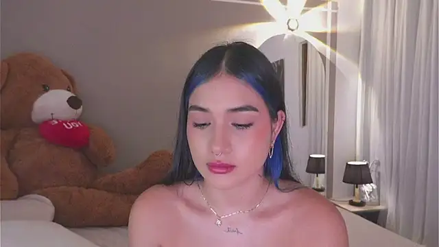 Snapshot of AnnyHizzle chatting on October 16, 2025, 1:36 am AnnyHizzle online show from October 16, 2025, 1:36 am