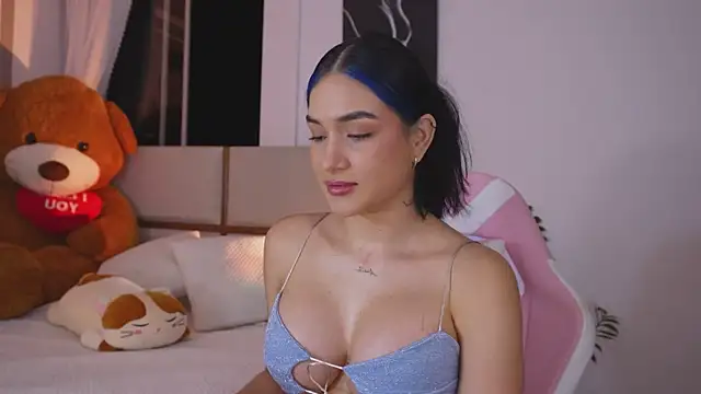 AnnyHizzle online show from May 5, 2026, 12:35 am