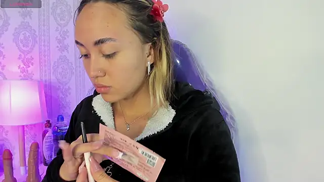 Snapshot of liaa_18 chatting on October 17, 2025, 5:00 am liaa 18 online show from October 17, 2025, 5:00 am