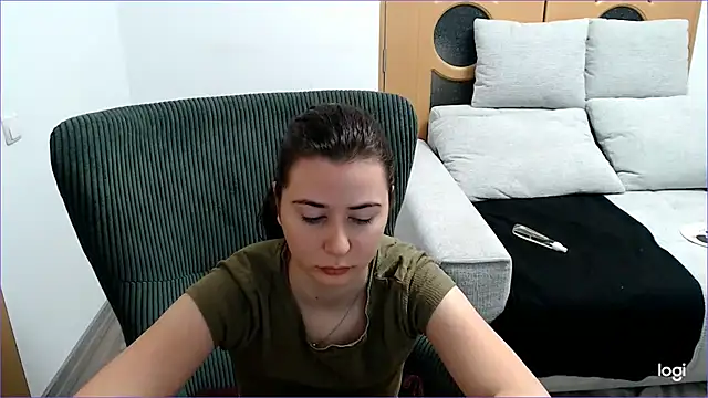 VioletaFlower7 online show from November 28, 2025, 8:47 am