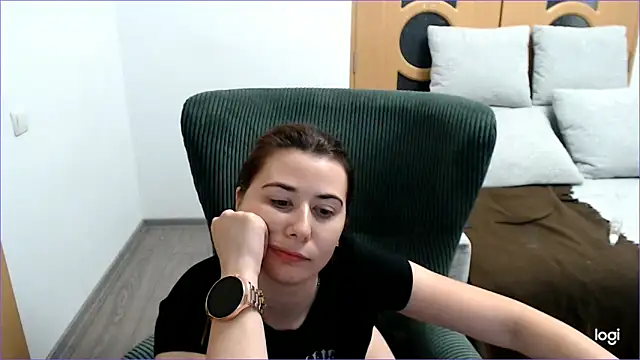 Snapshot of VioletaFlower7 chatting on October 28, 2025, 10:20 pm VioletaFlower7 online show from October 28, 2025, 10:20 pm