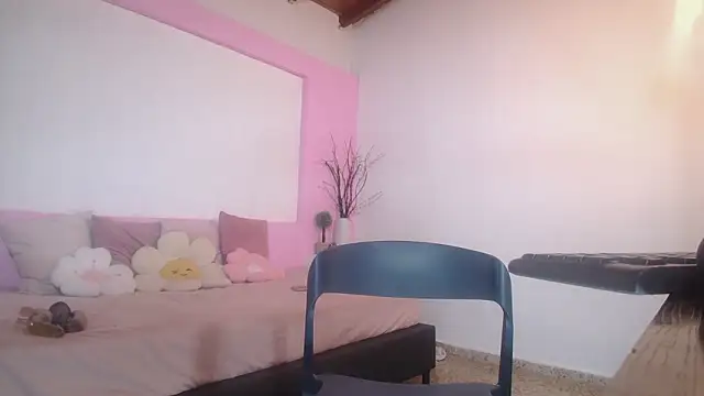 Snapshot of OraLarson chatting on March 3, 2026, 11:50 am OraLarson online show from March 3, 2026, 11:50 am