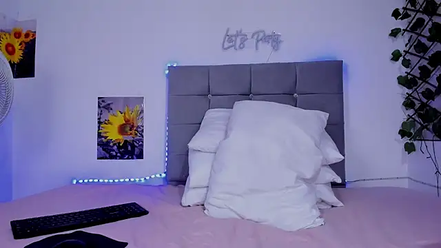 Snapshot of Ladysexy_hot19 chatting on September 19, 2025, 3:43 am Ladysexy hot19 online show from September 19, 2025, 3:43 am