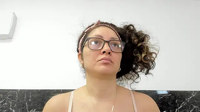 Juliabadlee online show from January 23, 2025, 11:58 pm