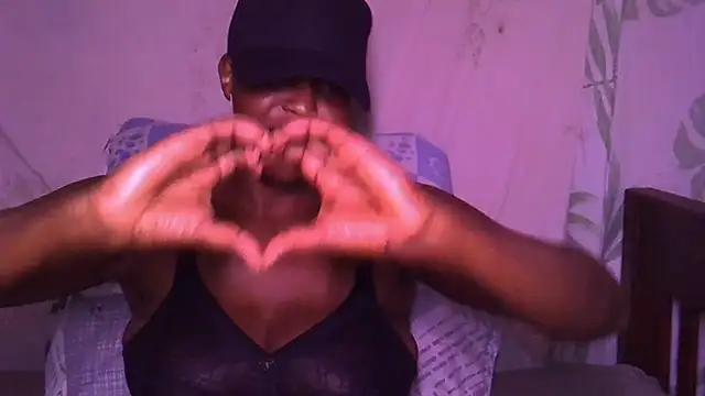 Hot Caro online show from May 11, 2026, 4:04 pm