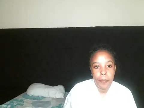 Snapshot of R-thequeen chatting on September 22, 2025, 9:21 pm R-thequeen online show from September 22, 2025, 9:21 pm