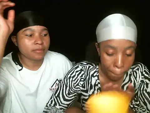 Snapshot of R-thequeen chatting on September 23, 2025, 9:11 pm R-thequeen online show from September 23, 2025, 9:11 pm