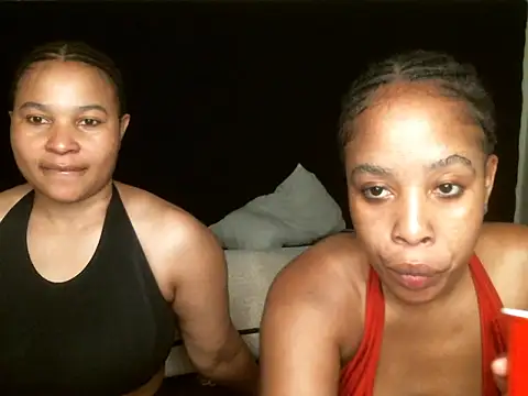 Snapshot of R-thequeen chatting on October 7, 2025, 8:43 pm R-thequeen online show from October 7, 2025, 8:43 pm