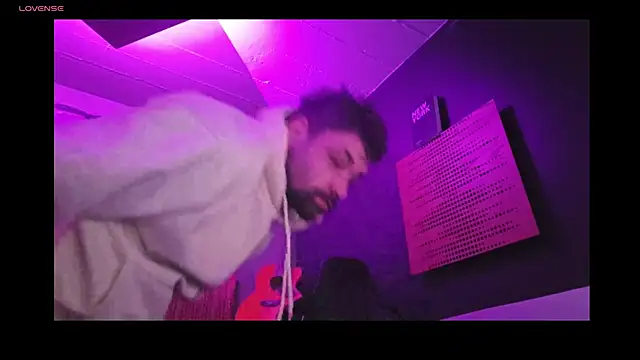 Snapshot of savage_daddyy chatting on January 17, 2025, 8:24 am savage daddyy online show from January 17, 2025, 8:24 am