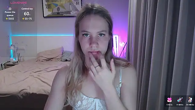 annabel8 online show from December 3, 2024, 8:22 pm